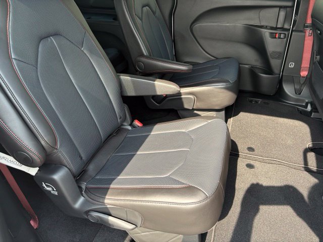 New 2027 Chrysler Pacifica Select FWD image 18