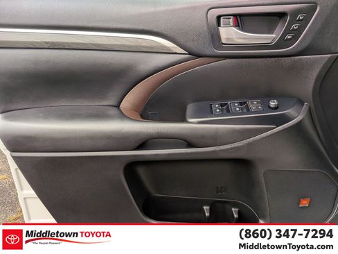 Used 2019 Toyota Highlander Limited AWD/4WD image 10