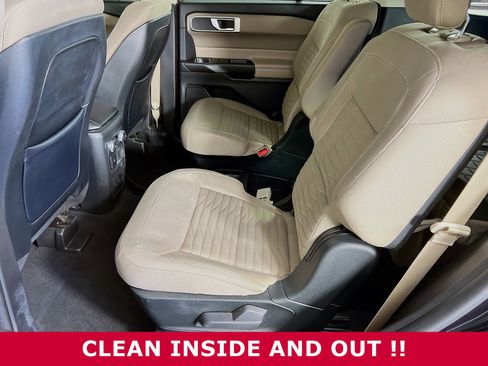 Used 2020 Ford Explorer XLT w/ Comfort Package image 5