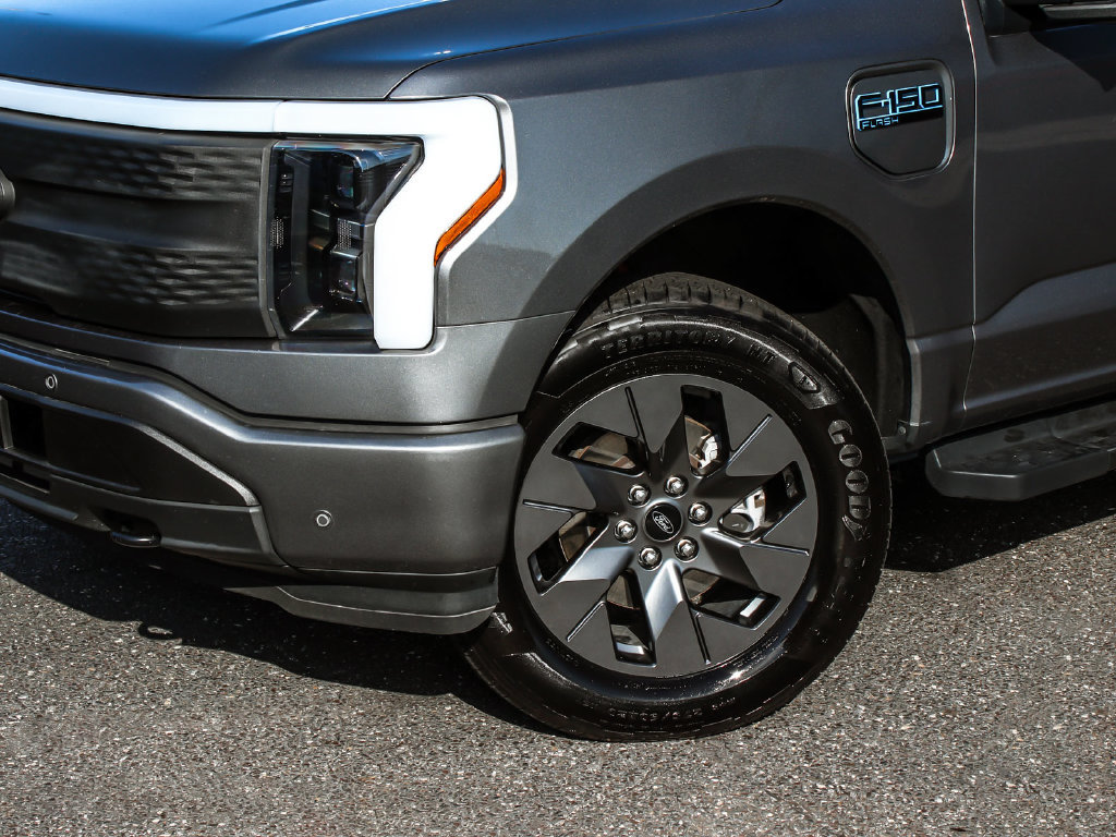 Used 2025 Ford F150 Lightning Flash AWD/4WD image 44