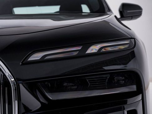 Used 2025 BMW 740i xDrive image 7