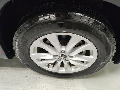 Used 2022 Toyota Corolla Cross LE image 4