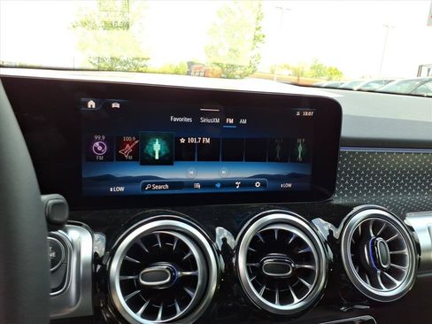 Used 2026 Mercedes-Benz GLB 250 4MATIC image 19