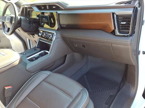 Used 2025 GMC Sierra 2500 Denali w/ Technology Package AWD/4WD image 16