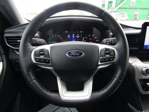 Used 2023 Ford Explorer XLT w/ Equipment Group 202A AWD/4WD image 15