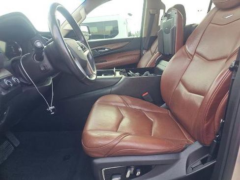 Used 2018 Cadillac Escalade Premium Luxury image 4