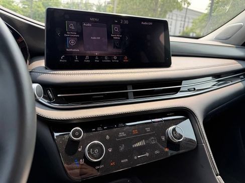 Certified 2025 INFINITI QX60 Luxe AWD/4WD image 16