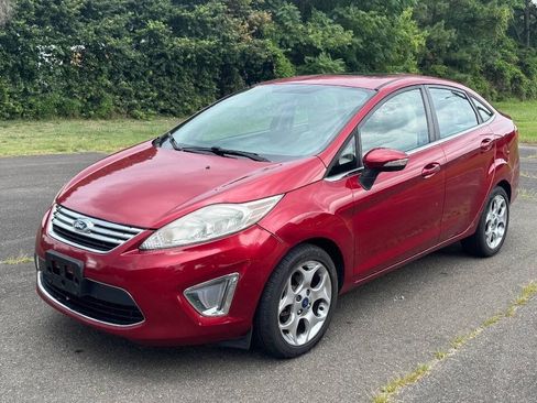 Used 2013 Ford Fiesta Titanium FWD image 4