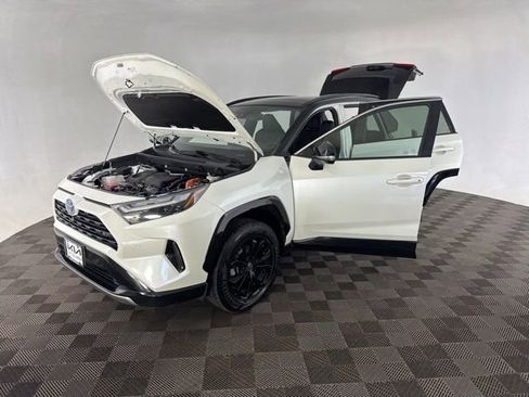 Used 2022 Toyota RAV4 XSE AWD/4WD image 12