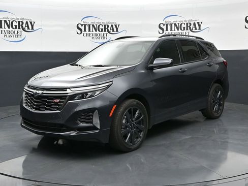 Used 2023 Chevrolet Equinox RS image 3