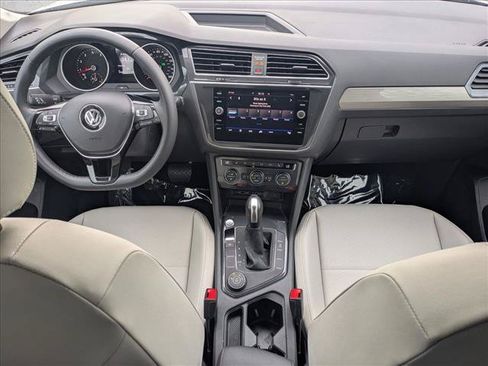 Used 2020 Volkswagen Tiguan SE w/ 3rd Row Seat Package AWD/4WD image 16
