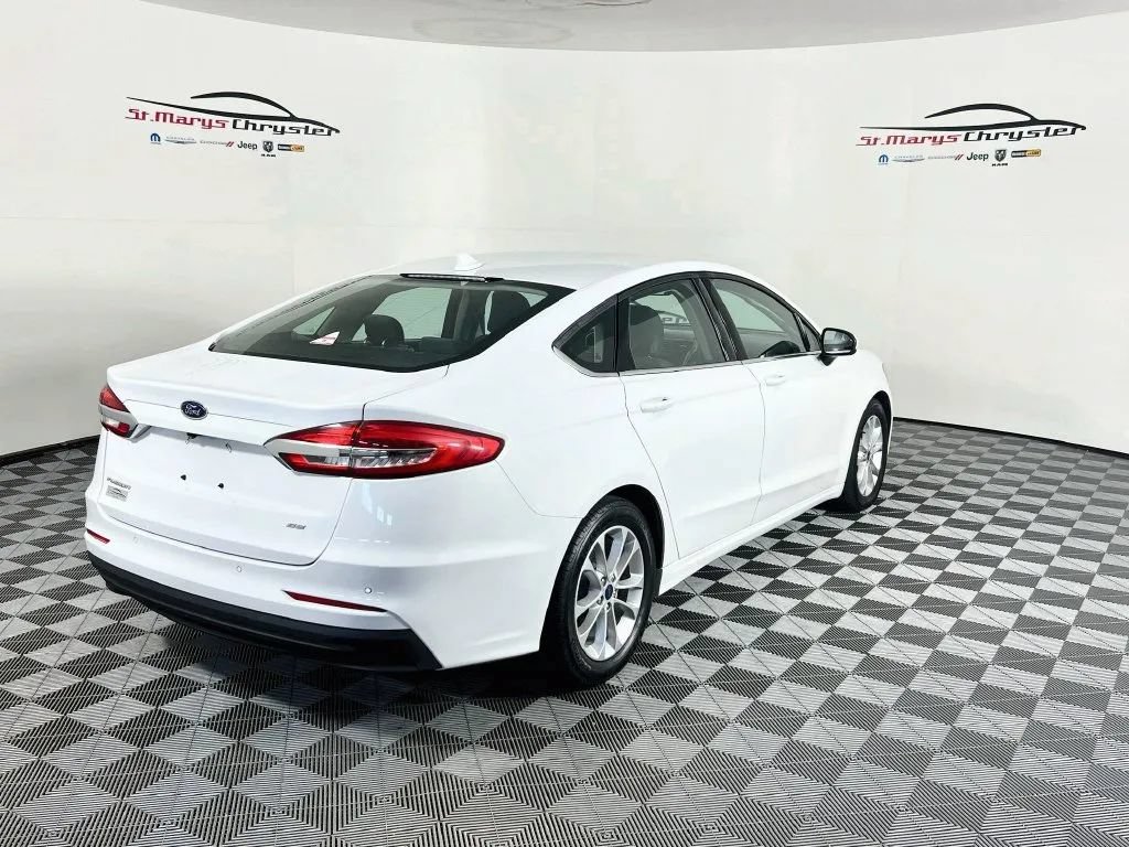 Used 2019 Ford Fusion SE FWD image 8