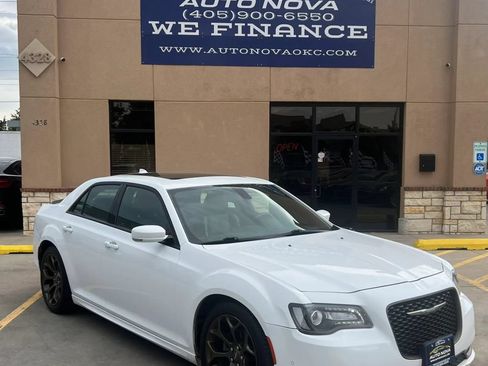 Used 2017 Chrysler 300 S w/ 300S Premium Group RWD image 2