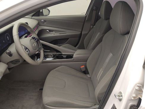 Used 2024 Hyundai Elantra SEL w/ Convenience Package FWD image 17