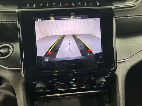 Used 2025 Jeep Grand Cherokee Laredo w/ Luxury Tech Group I image 13