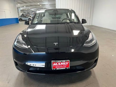 Used 2025 Tesla Model Y Long Range RWD image 8