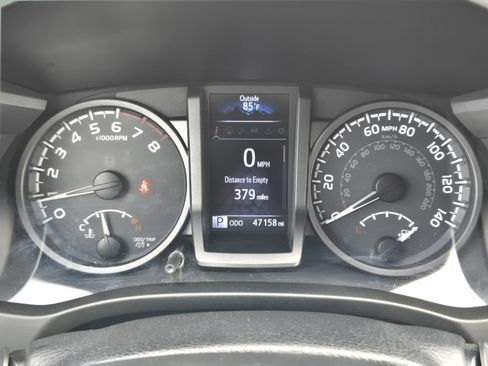 Used 2017 Toyota Tacoma TRD Sport AWD/4WD image 11