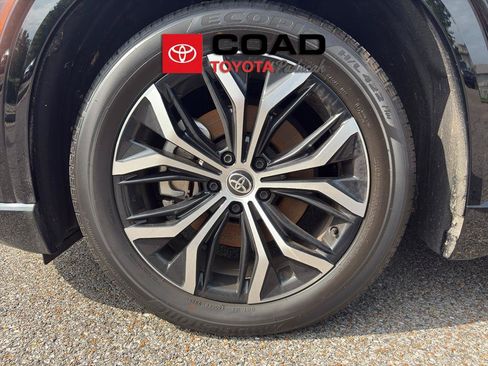 Certified 2025 Toyota Crown Signia AWD/4WD image 8