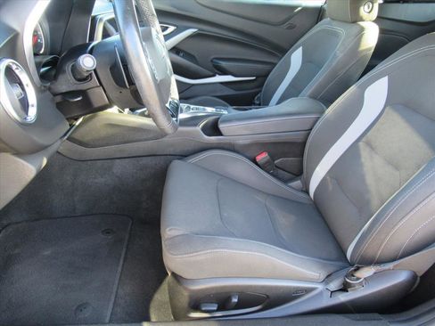Used 2020 Chevrolet Camaro LT w/ Technology Package image 13