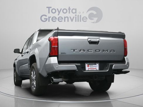 Used 2025 Toyota Tacoma Limited AWD/4WD image 11