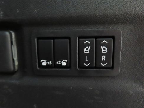 Used 2021 GMC Yukon XL Denali w/ Denali Premium Package image 37