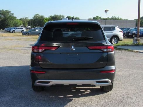 Used 2024 Mitsubishi Outlander SE FWD image 3