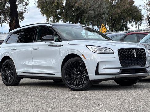 Used 2025 Lincoln Corsair Grand Touring w/ Equipment Group 302A image 2