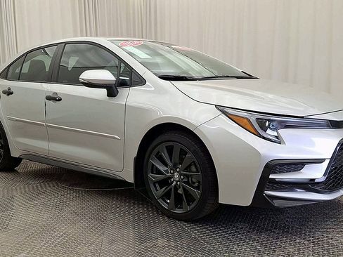 Certified 2026 Toyota Corolla SE FWD image 5
