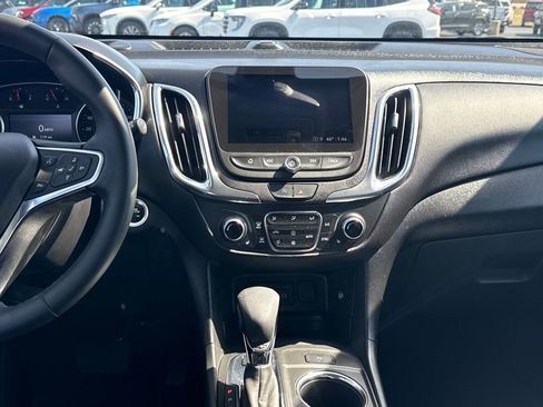 Used 2023 Chevrolet Equinox LT AWD/4WD image 17