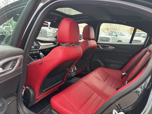 Used 2023 Alfa Romeo Giulia Veloce image 11