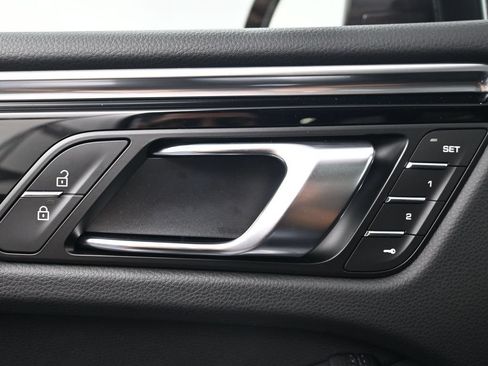 Used 2026 Porsche Macan AWD/4WD image 18