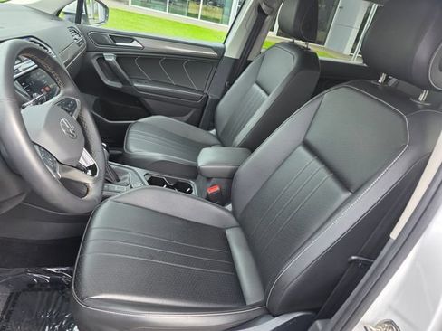 Used 2024 Volkswagen Tiguan SE AWD/4WD image 19