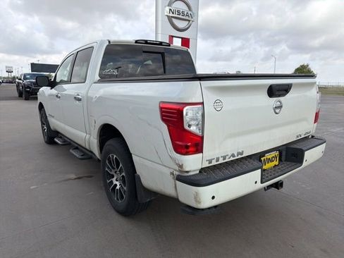 Used 2021 Nissan Titan SV w/ SV Convenience Package image 5