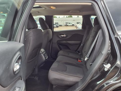 Used 2016 Jeep Cherokee Latitude w/ Comfort/Convenience Group AWD/4WD image 10