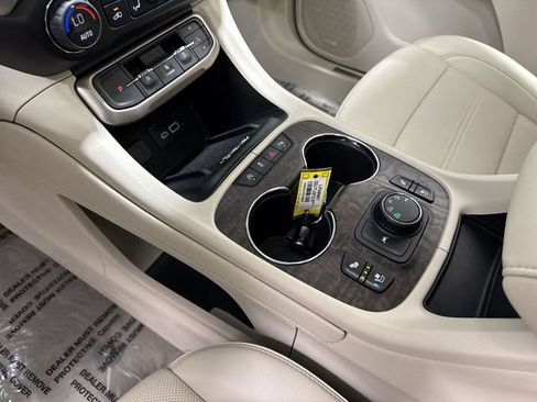 Certified 2023 GMC Acadia Denali w/ Denali Ultimate Package AWD/4WD image 25