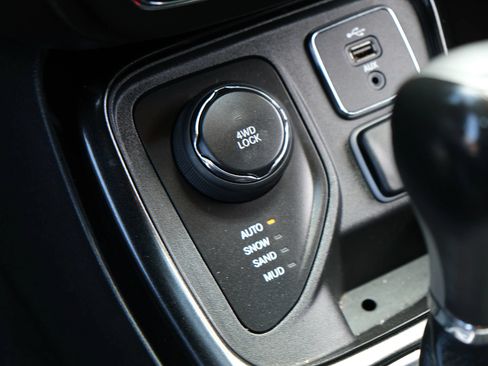 Used 2017 Jeep Compass Limited AWD/4WD image 21