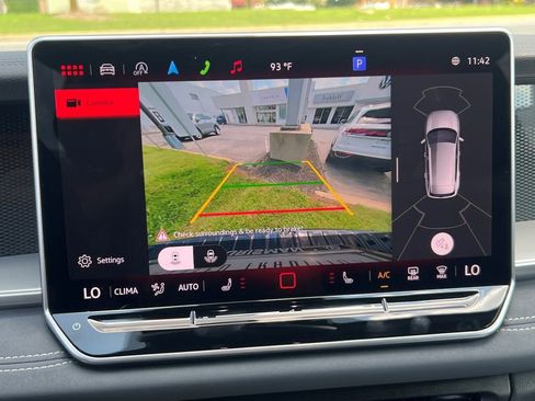 New 2025 Volkswagen Tiguan SE R-Line image 20