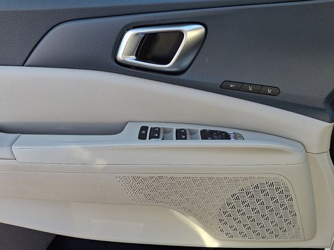 Certified 2025 Kia Carnival EX image 11