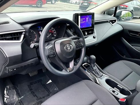 Used 2025 Toyota Corolla LE FWD image 13