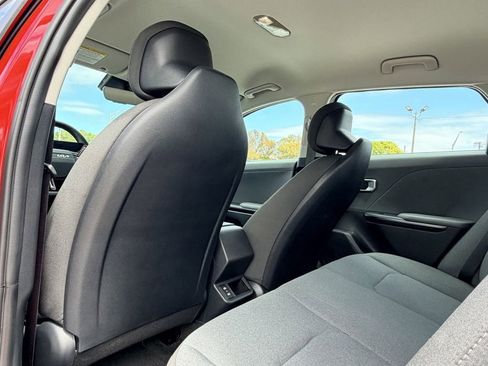 Used 2025 Kia K4 LXS image 12
