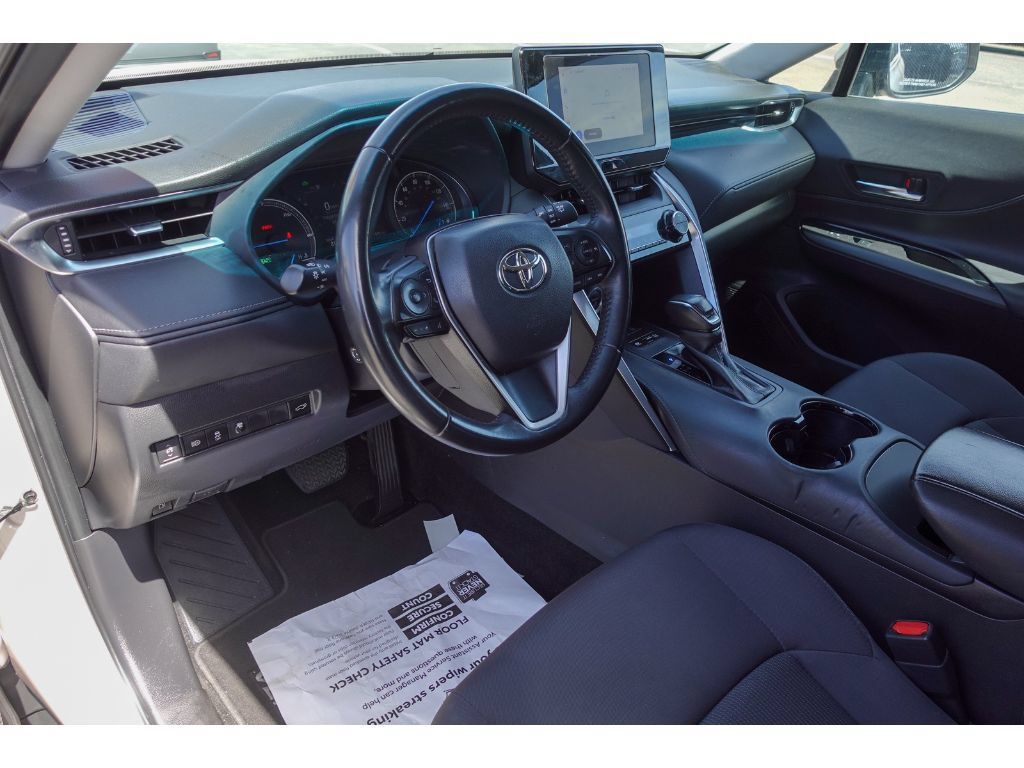 Certified 2023 Toyota Venza LE AWD/4WD image 9