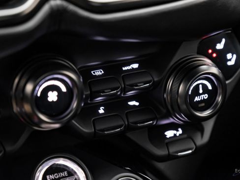 Used 2019 Aston Martin V8 Vantage Coupe RWD image 66