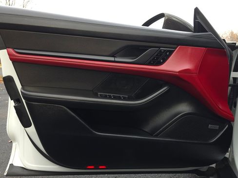 Used 2020 Porsche Taycan Turbo image 27