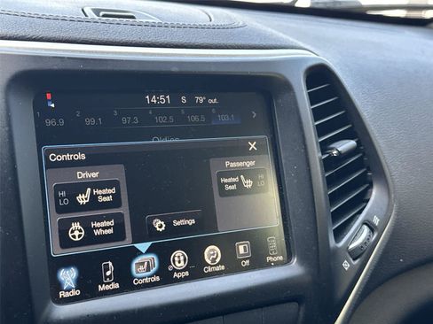 Used 2014 Jeep Cherokee Latitude w/ Cold Weather Group AWD/4WD image 17