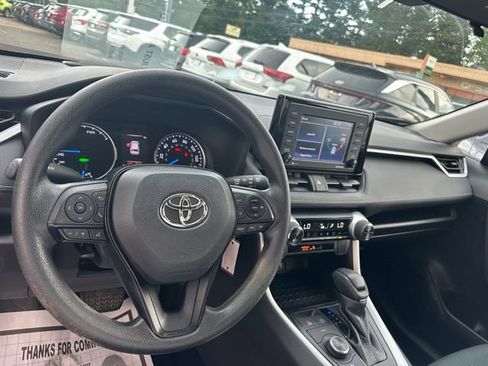 Used 2021 Toyota RAV4 LE AWD/4WD image 19