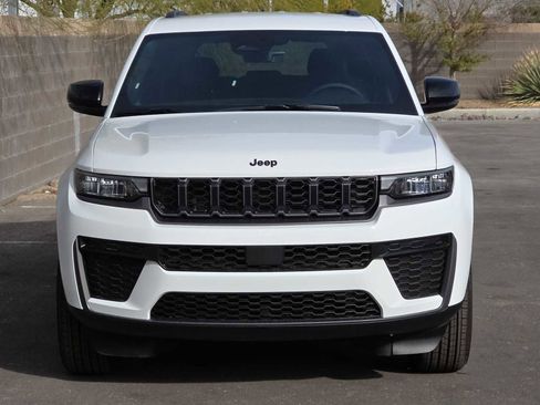 New 2026 Jeep Grand Cherokee Altitude AWD/4WD image 3