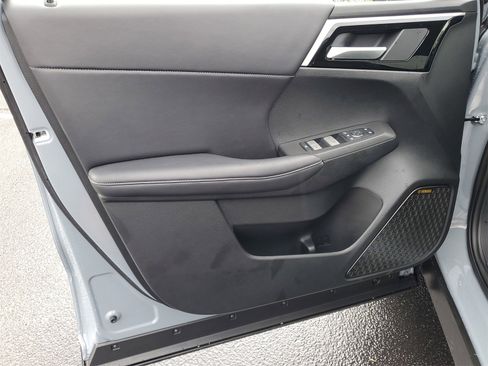 New 2025 Mitsubishi Outlander SE image 8