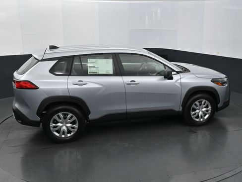 Used 2025 Toyota Corolla Cross L image 33