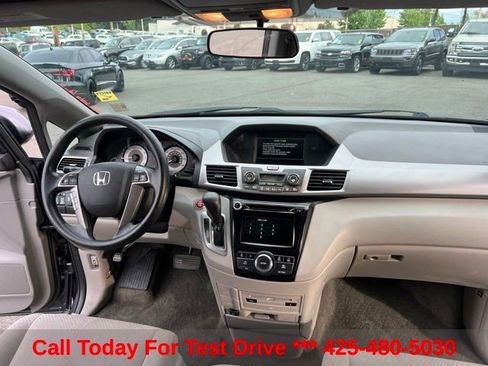 Used 2016 Honda Odyssey SE image 18