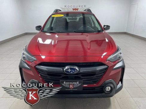 Used 2025 Subaru Outback Premium AWD/4WD image 2